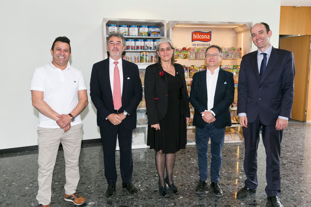 Spanische Botschafterin besucht Hilcona Werk Schaan